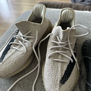 Yeezy 350 V2 Slate and black (non reflective)
